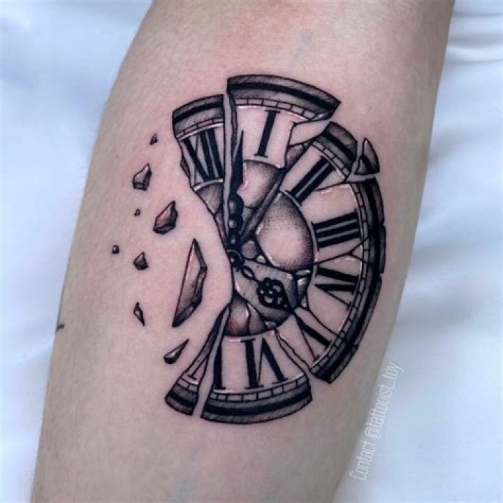 broken clock tattoo meaning? here is the answer